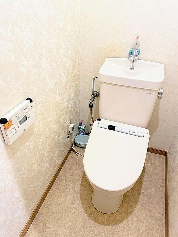トイレはウォッシュレット式になっており清潔感があります。