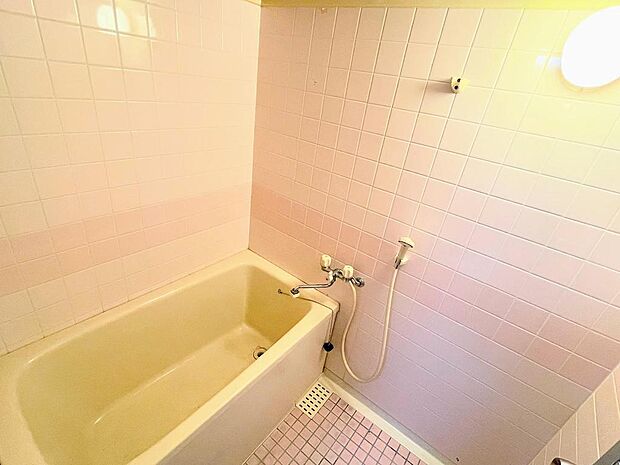 バスルーム、当マンションには温泉大浴場がありますのでバスルームの利用は少ないようです。