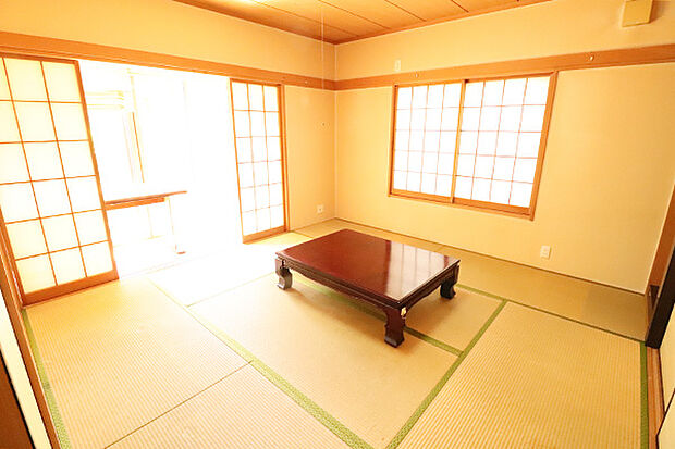 1階の和室。夏はひんやり、冬は暖かい畳の部屋で快適生活。