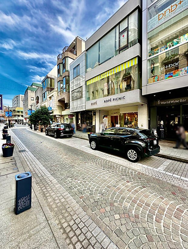 全長600ｍの元町ショッピングストリートは、お洒落なカフェや雑貨店などが点在しており散策におすすめ