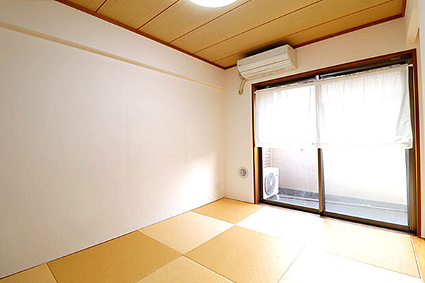 琉球畳が敷かれた約6．0帖の和室