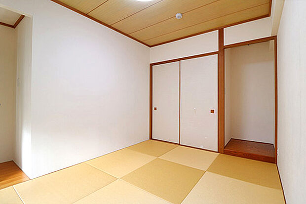 琉球畳が敷かれた約6．0帖の和室・押入と床の間があります！