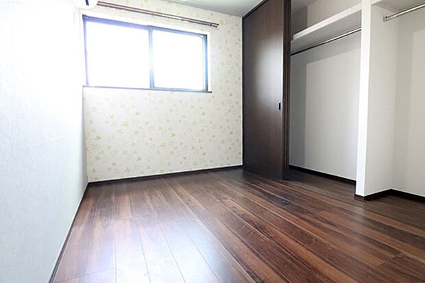 2階約4．8帖の洋室 お部屋の形が整形で家具の配置がしやすいお部屋です