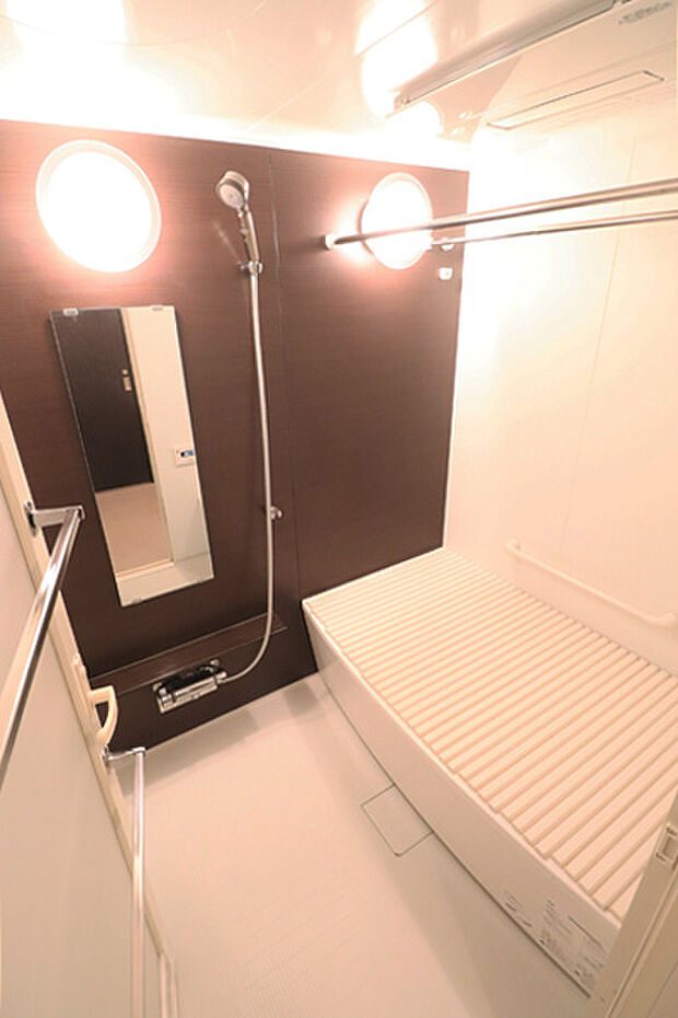 1418サイズの浴室（セミオートバスシステム）省エネ高効率給湯器【エコジョーズ】採用