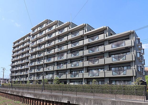 京浜東北線・武蔵野線「南浦和」徒歩10分の立地に位置した総戸数145戸の大規模マンション