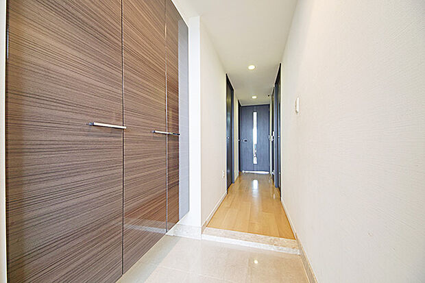 廊下の長さが短いのでお部屋の有効活用が可能、玄関は収納スペースが豊富です
