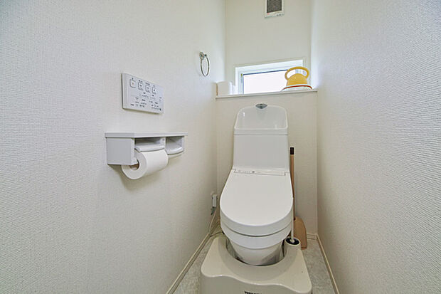 【3Ｆトイレ】ウォシュレット機能付きの清潔感のあるトイレです。