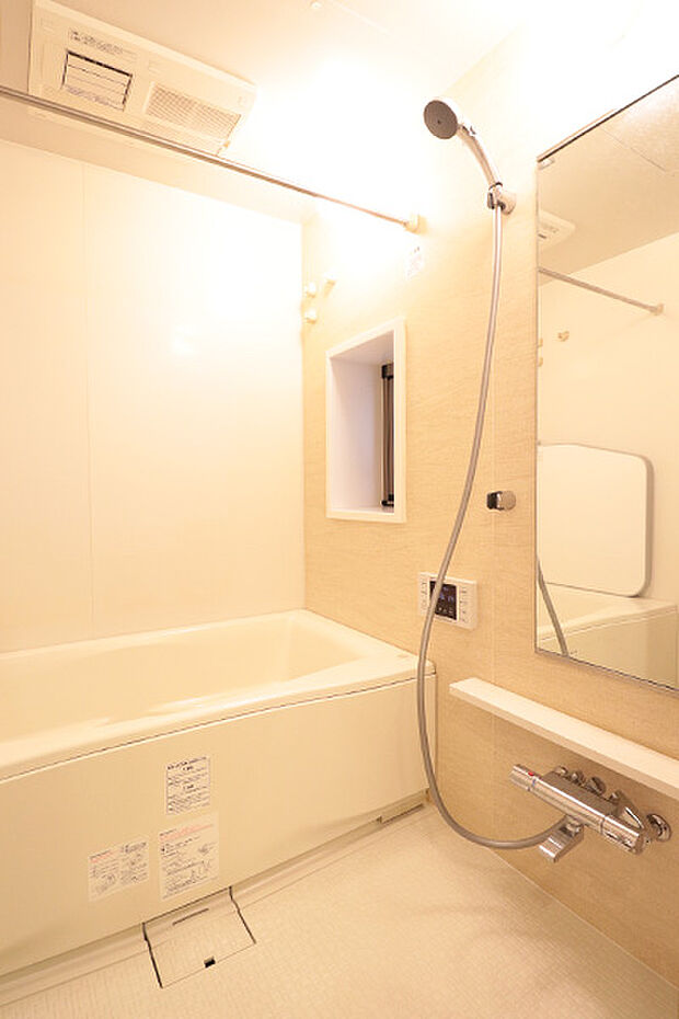 ゆとりある広さの浴室。雨の日のお洗濯に便利な浴室換気乾燥機付き