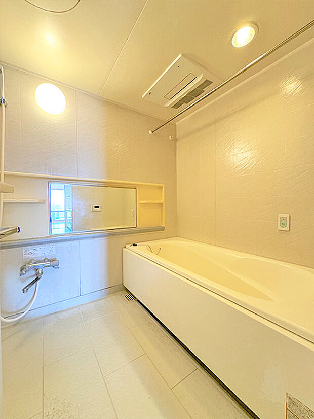 広々1620サイズの浴室。ゆったりと足を伸ばして一日の疲れを癒すことができますね。