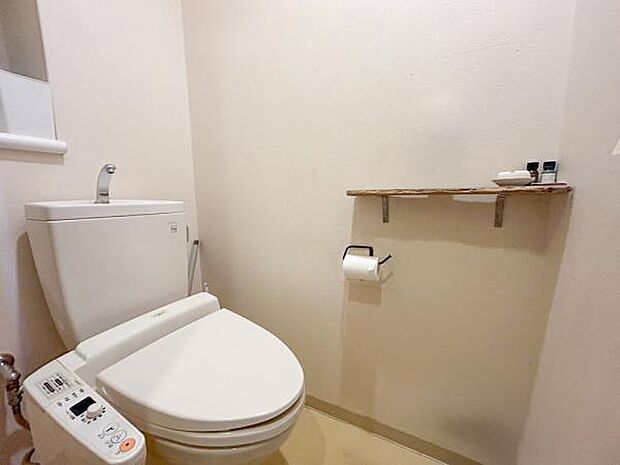 ゆったりしたスペースのトイレ