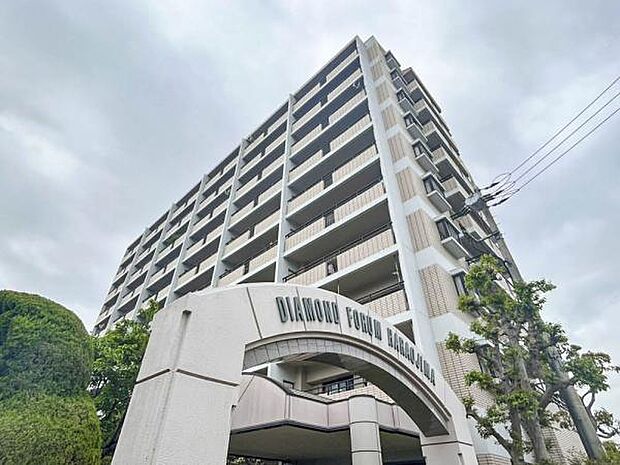 岡山市中区原尾島の住宅街にあるマンションです。