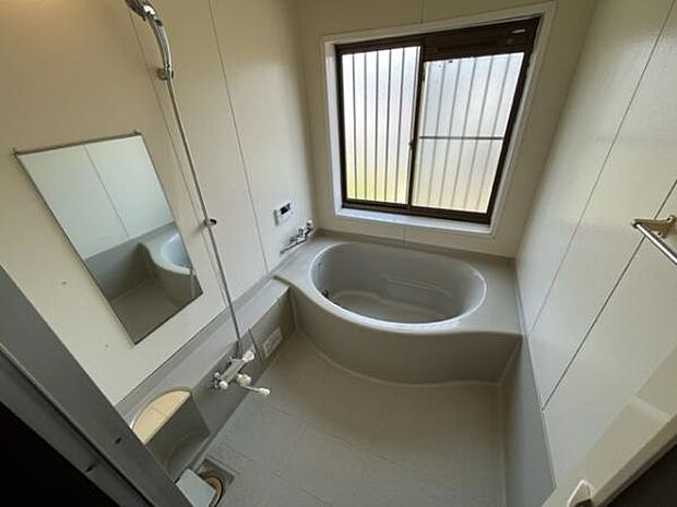窓が付いている浴室は換気が簡単で衛生的。
