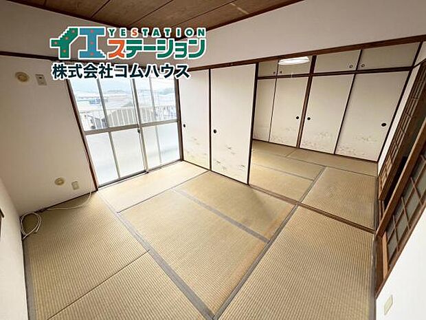 【Japanese-style room】 日本で生まれた世界に誇る文化の一つ、和み室がある幸せを満喫して頂けます。お子様の遊び室から客間としてまで、多様なシーンに対応できます。