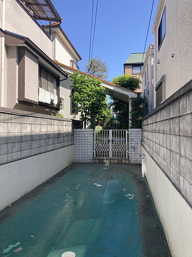 駐車場2台停めれます。※車種による