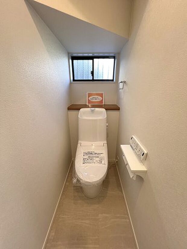 快適な温水洗浄便座付きのトイレ。