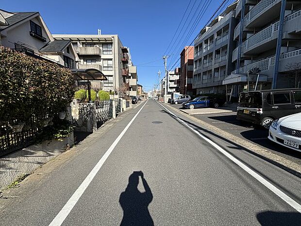 全面道路は公道6ｍあって駐車も楽々♪