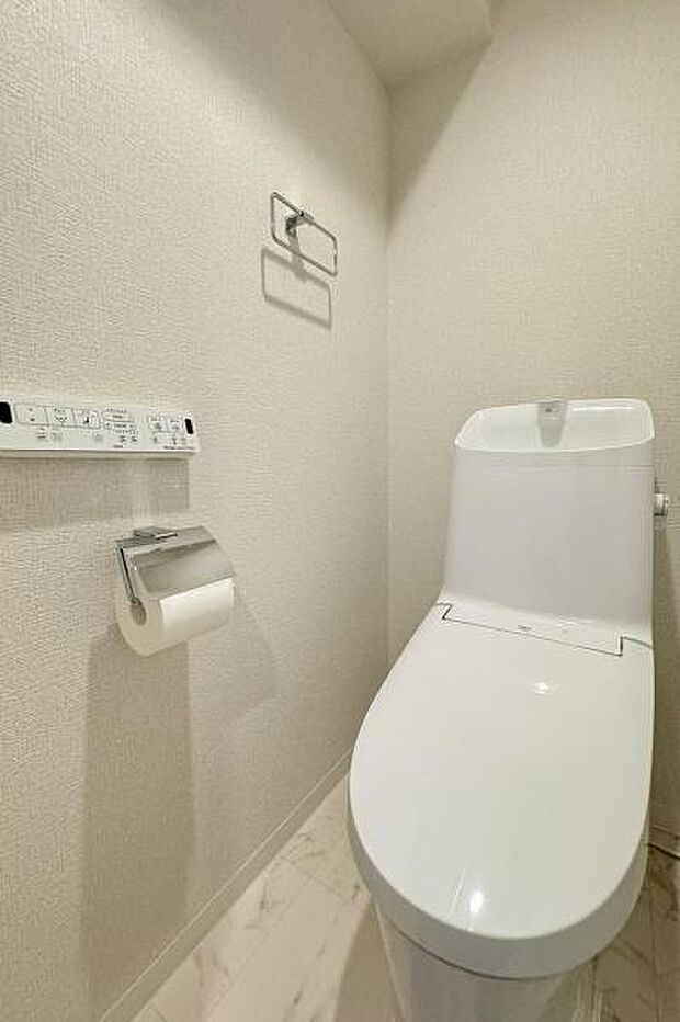 トイレ／温水洗浄暖房便座