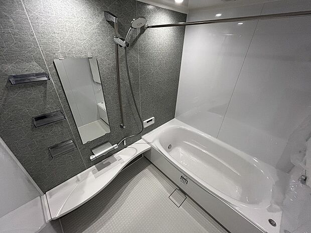 UBはLIXILリビオVシリーズを採用。浴室換気乾燥機能付きのシステムバスです。※ゆとりの1620サイズ