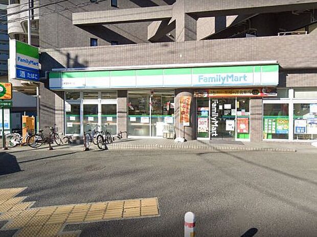 【コンビニエンスストア】ファミリーマート　町田駅南口店まで379ｍ