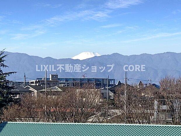 開放感があり、遮るものもなく気持ちのいい景色が広がります。天気の良い日が富士山を望めます。