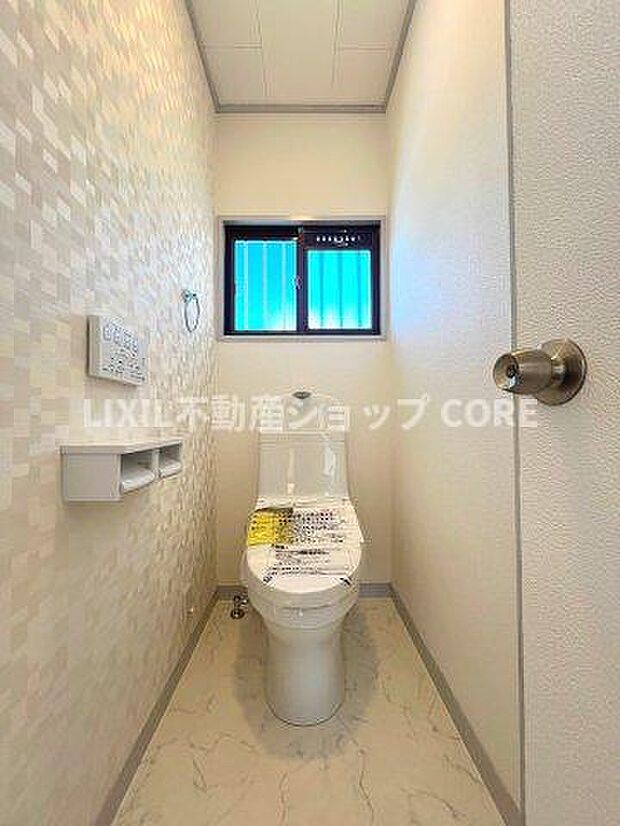 トイレスペースが1・2階にございますので、朝の混雑時に家族が分散して使用できます。　