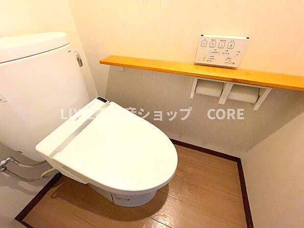 清潔感あるトイレの空間！もちろん快適な温水洗浄暖房便座付きです。