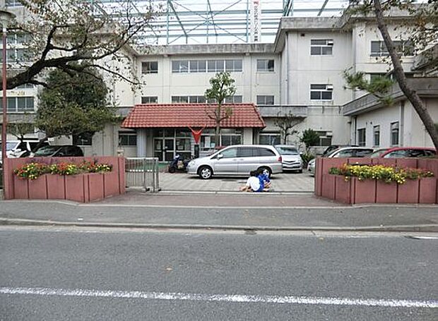 【中学校】横浜市立万騎が原中学校まで677ｍ