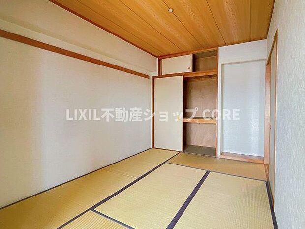 伝統的な日本情緒のある、温かみと落ち着きが感じられる和室です。　