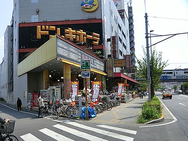 【ドン・キホーテ青戸店】営業時間9:00〜5:00　日本最大級の総合ディスカウントストア。豊富な品揃え、深夜までの営業で、必要なものがすぐ手に入ります。駐車場あり。