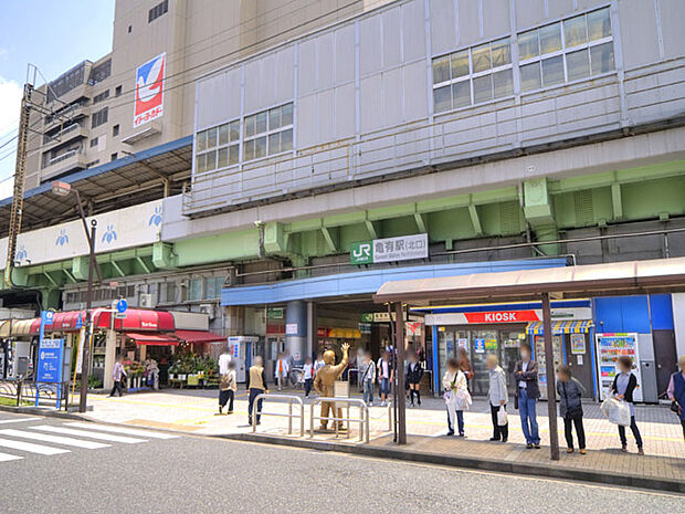 【ＪＲ亀有駅】駅ビルBeansにはファッション、雑貨、レストラン、カフェなどがあり、夜21時まで営業。（一部飲食店は23時まで）