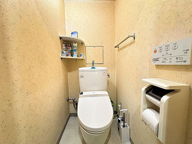 【トイレ】温水洗浄機付でさらに快適なレストルーム