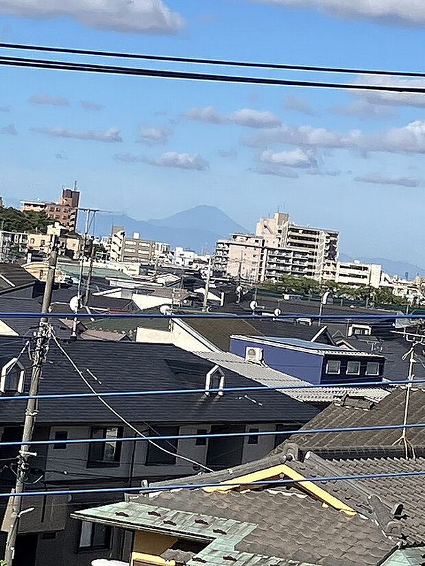 【眺望】お天気が良ければ遠くに富士山を見ることができます。