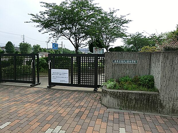 「柏市立名戸ケ谷小学校」第一回入学式1977年4月は、体育館がまだ建設されていないために音楽室で行われた。