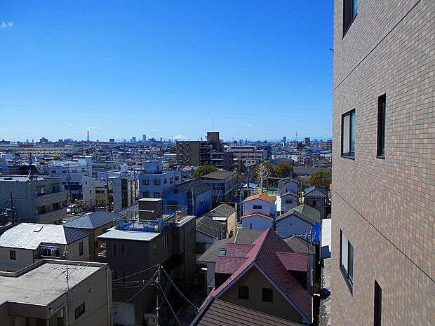 （住戸からの眺望）お天気の良い日には富士山も望めます♪（2024年03月撮影）