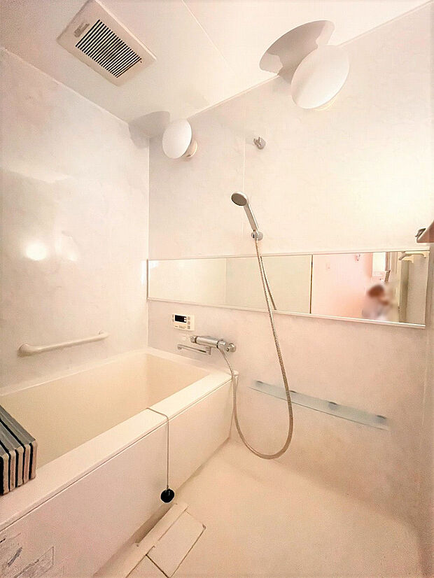 一日の疲れを癒す浴室は追炊付。いつでも快適な温度で入浴が可能！