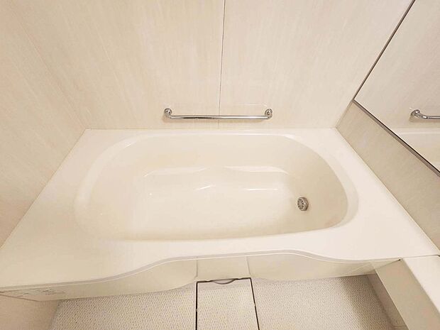 ■浴室には手すりがついているので、ご高齢の方やお子様も安心です。