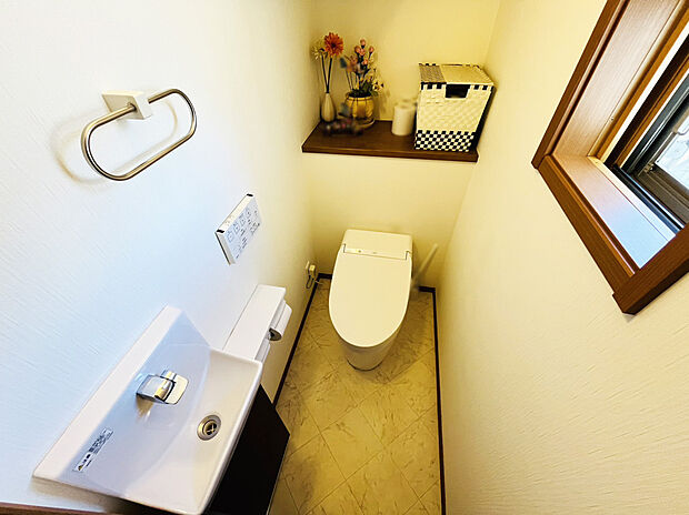 【トイレ】温水洗浄機付で快適なレストルーム。便座を温める機能もついていて、居心地良くてトイレから出られなくなるかも！