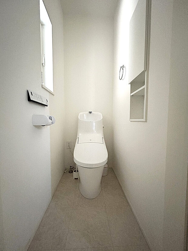 【トイレ】温水洗浄トイレが各階にございます