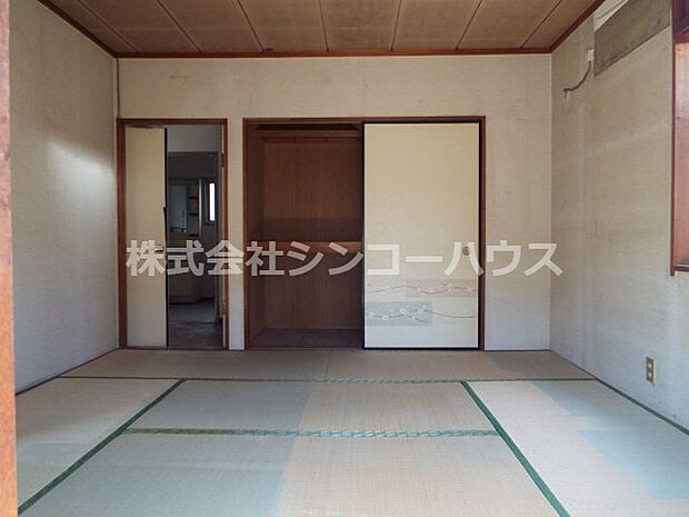 8畳のゆとりある和室は寝室としても客間としても良いですね。