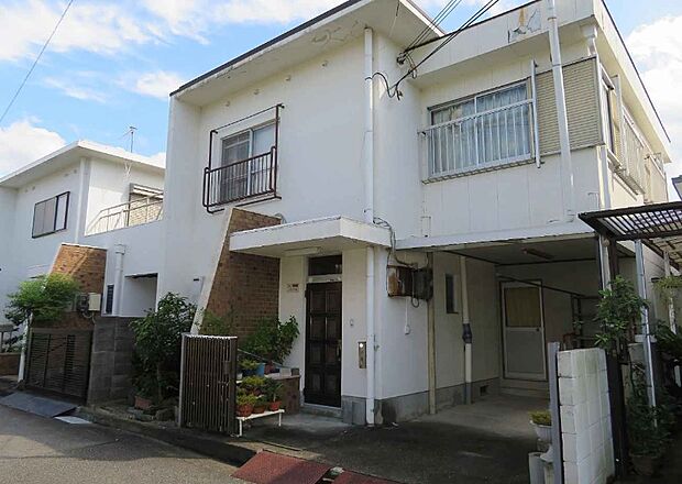 昭和49年築、鉄筋コンクリート造りのお家です。