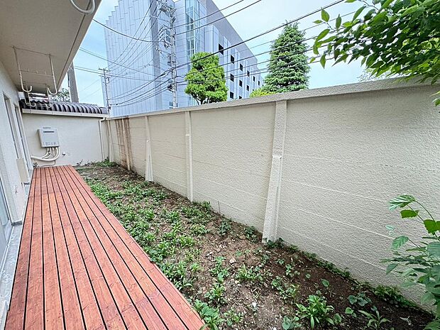 25平米の広々専用庭付！使い方いろいろ！便利です！　ウッドデッキ新設
