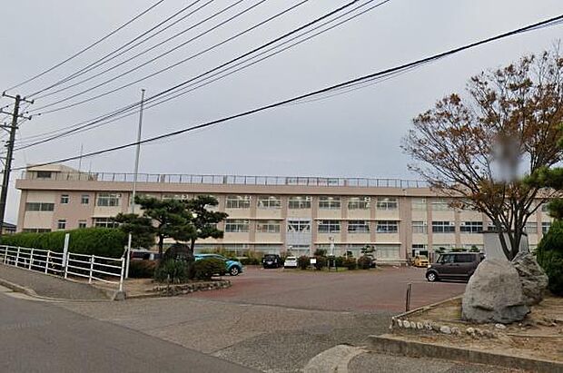 新潟市立藤見中学校まで847m