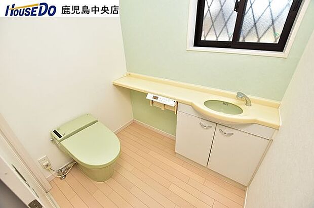 【1階トイレ】手洗い器付きのトイレです