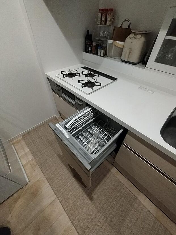 あったら便利な食洗機完備しているLIXIL製のキッチンです。