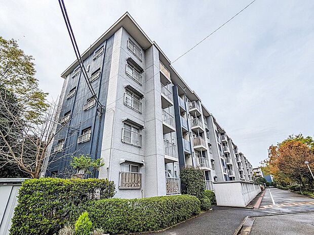 JR京葉線新浦安駅徒歩12分の分譲マンション。1階専用庭付き住戸のご紹介です。