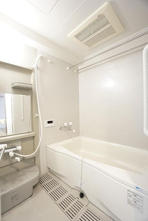 浴室暖房換気乾燥機能付きの浴室！