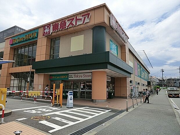 田奈東急ストアまで423m、田奈駅横にあるスーパー。21時まで営業しています。