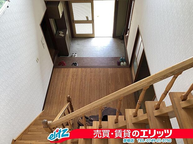 【吹き抜け】2階からの眺望も吹き抜けならではです。階段もオープンタイプなので、空間の広さを演出してくれます。