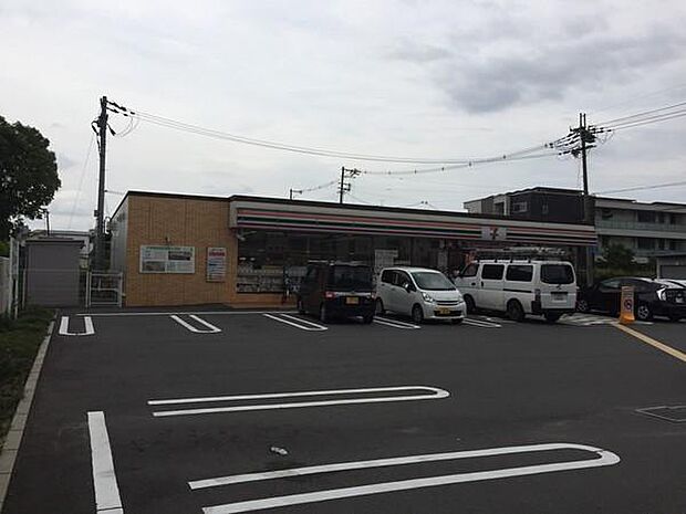 セブンイレブン　東大阪中鴻池店まで238m