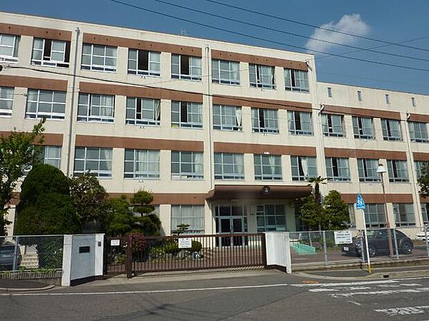名古屋市立表山小学校まで1360m